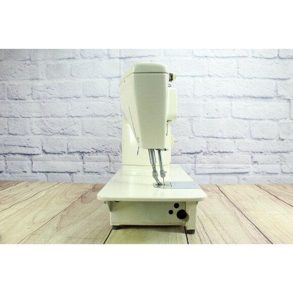 Vintage Singer Golden Touch & Sew Deluxe Zig Zag Model 750 Sewing Machine - Picture 5 of 8